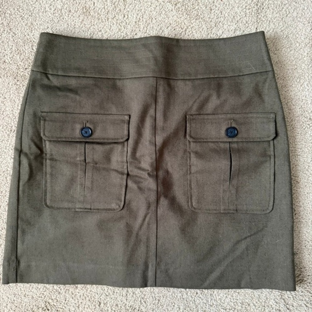 LOFT Mini Skirt with Front Pockets Olive‎ Color Size 8